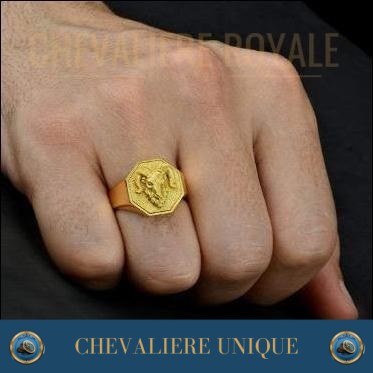 Bague chevalière en or jaune représentant le bélier